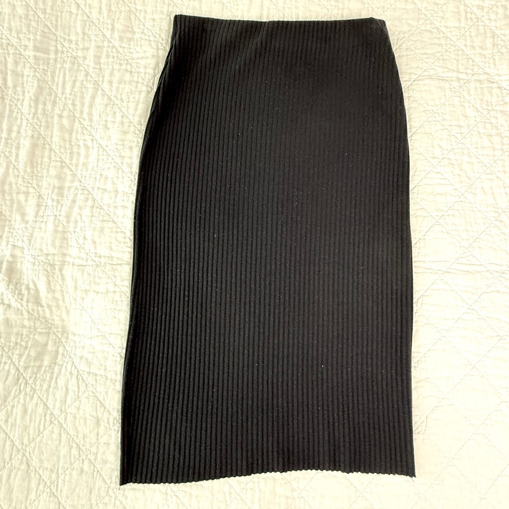 Zara Elegant Black Ribbed Skirt